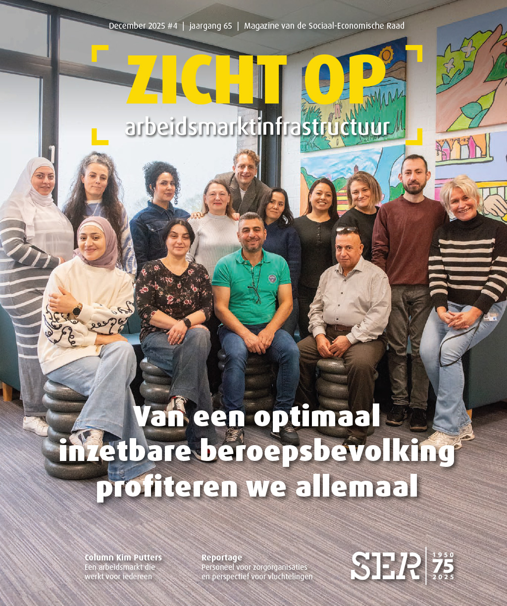 Voorkant magazine SER Zicht op, diverse groep mensen in kantoorruimte